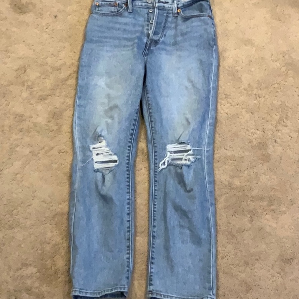 Levis Wedgie Straight size 28